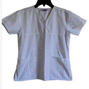 ▪️Sivvan Scrub Top V-Neck Partial Wrap Mock